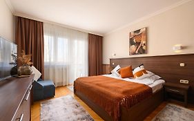 Szilfa Etterem Mariann Apartman